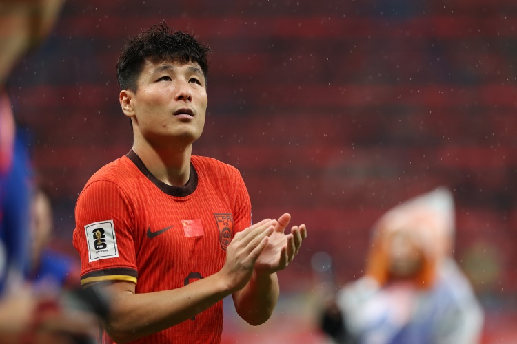 武磊百场纪念仪式后发文：感恩国家队，有收获有风雨
