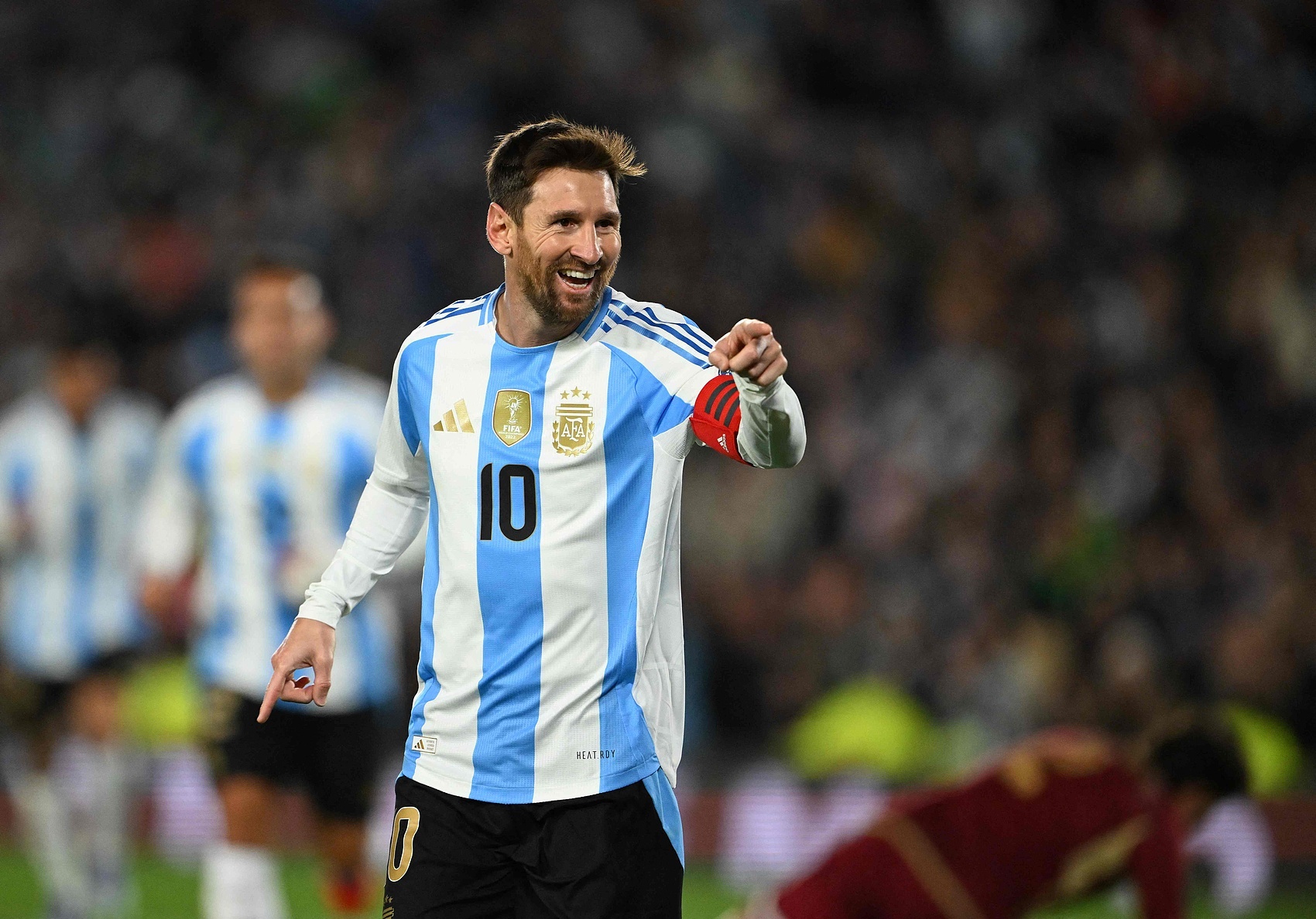 FIFA官推金靴前十候选：姆巴佩凯恩领衔，哈兰德首秀入围