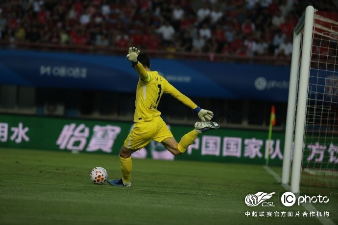 李新翔扳平+让·克劳德替补头槌 海港2-1客胜河南 李新翔扳平+让·克劳德替补头槌 海港2-1客胜河南