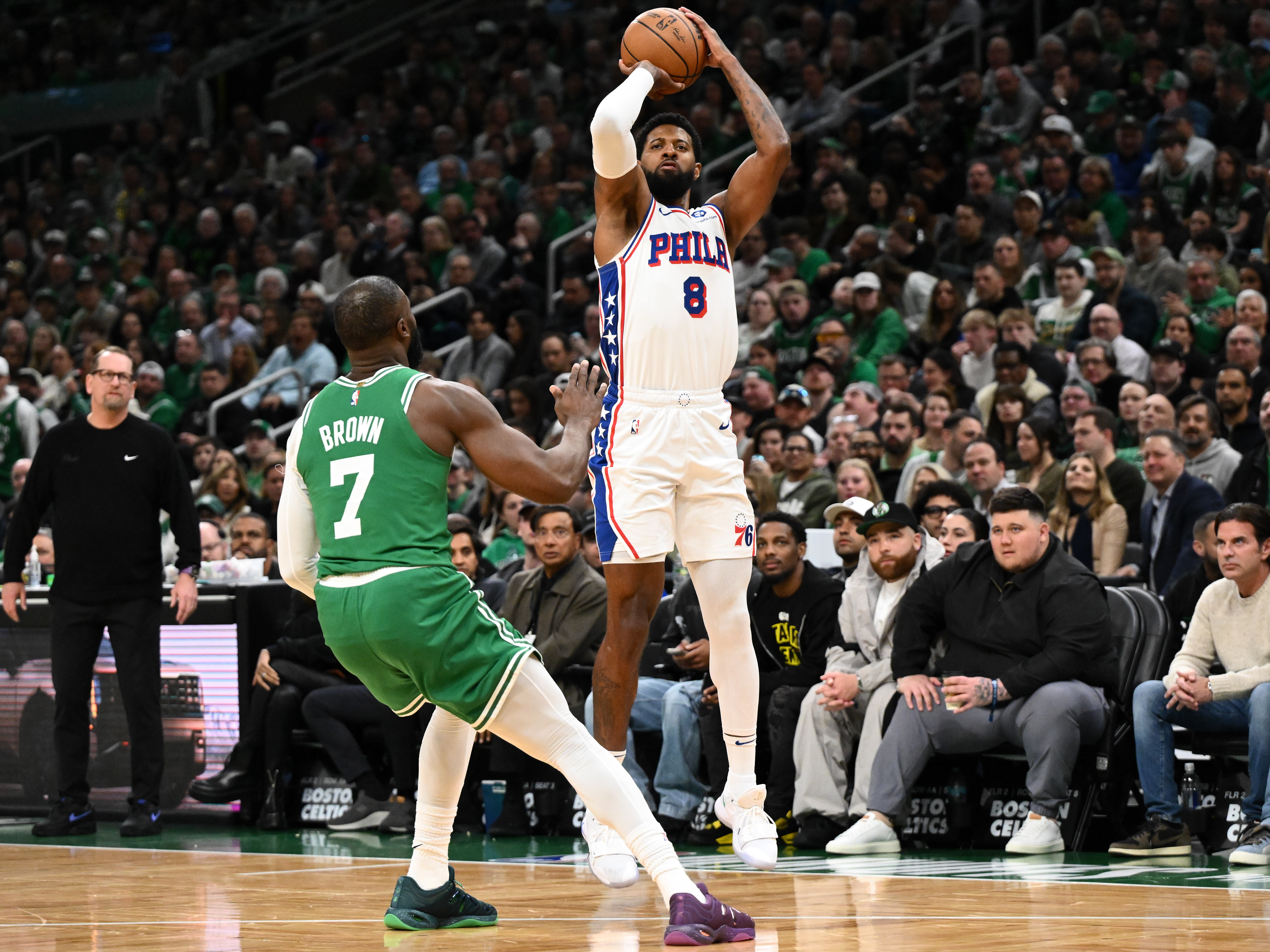 卡塞尔：布朗被交易是NBA常态 乔治无需活成他人