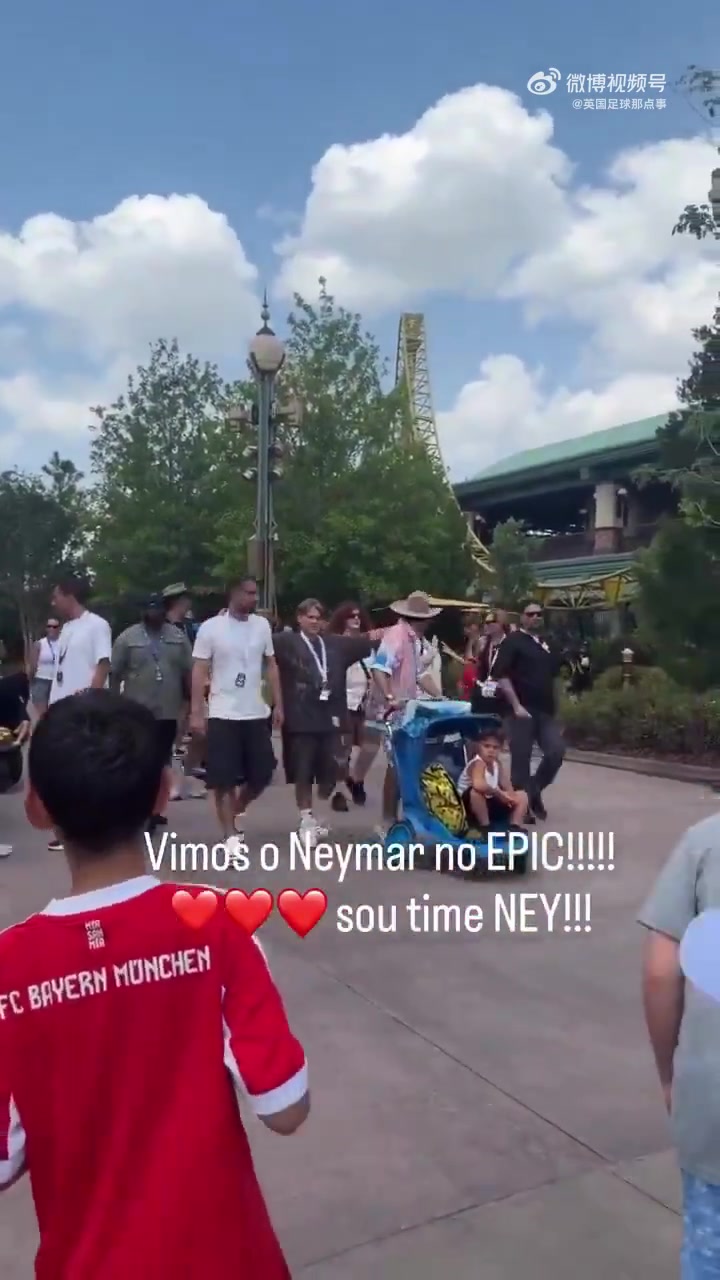内马尔出局后现身环球影城,球迷炮轰“眼泪是假的” 内马尔出局后现身环球影城,球迷炮轰“眼泪是假的”