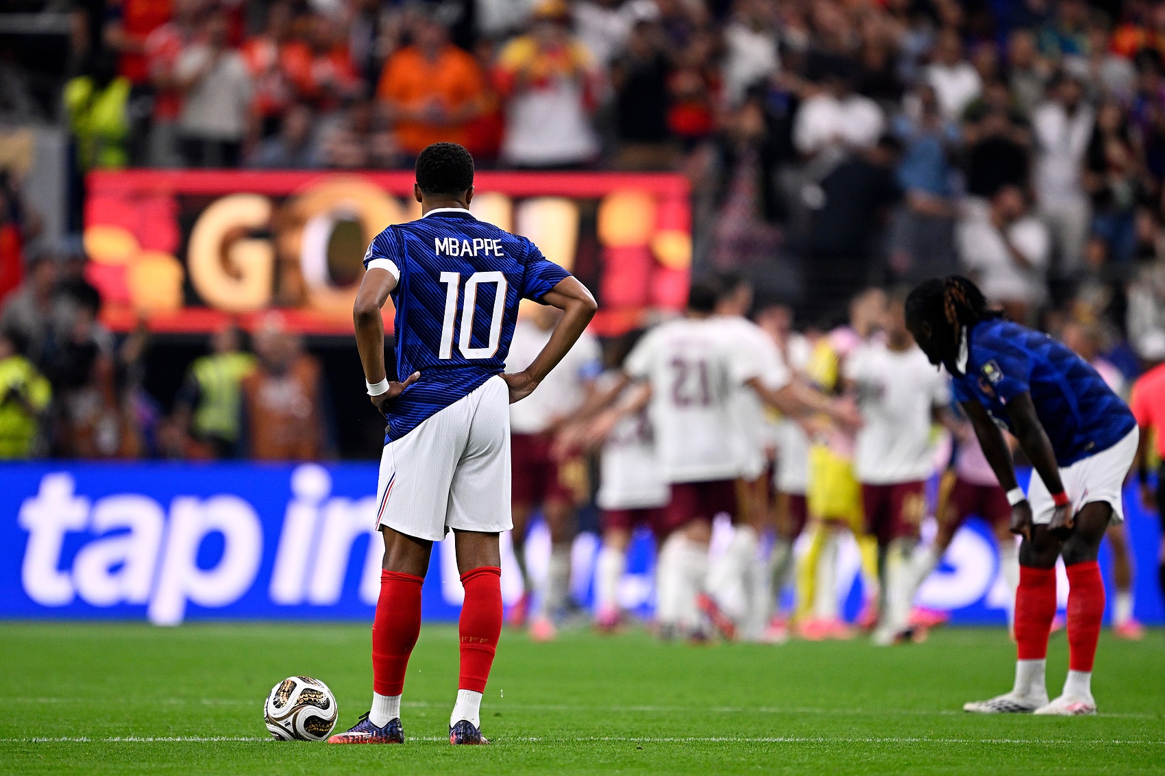 队报透视金球奖格局:梅西凭世界杯表现重回竞争,阿根廷卫冕即封王 队报透视金球奖格局:梅西凭世界杯表现重回竞争,阿根廷卫冕即封王