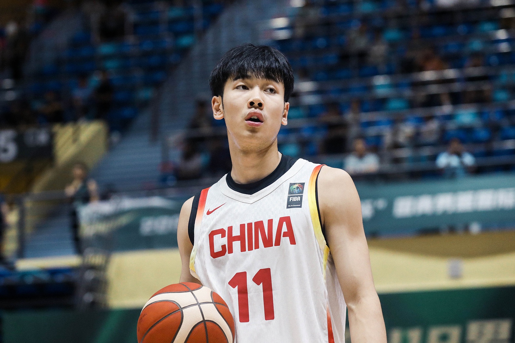 张博源融入路易斯维尔获好评 媒体人:NCAA适合开朗上进球员