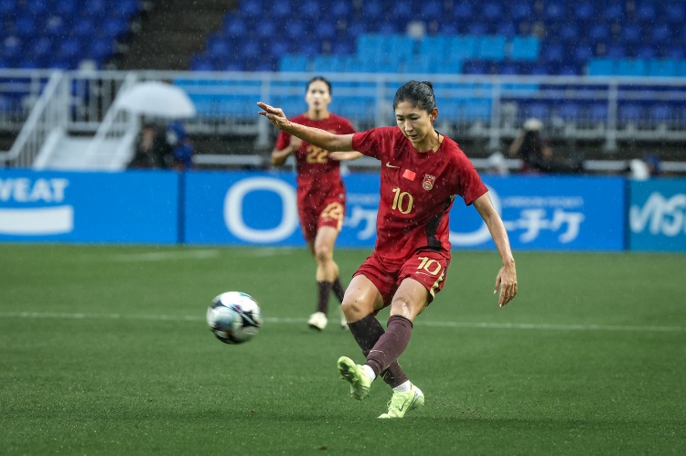 王妍雯结束两年法甲留洋,回归北京女足披10号 王妍雯结束两年法甲留洋,回归北京女足披10号