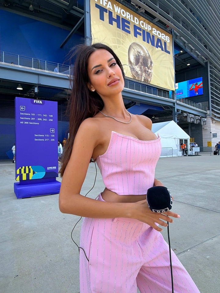 佩德里看台吻女友,克洛普穆勒胡梅尔斯重聚,世界杯后球星假期动态一览 佩德里看台吻女友,克洛普穆勒胡梅尔斯重聚,世界杯后球星假期动态一览