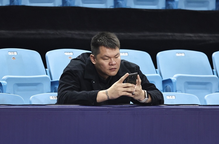 广东宏远连拆两根支柱：朱芳雨离任，杜锋下课