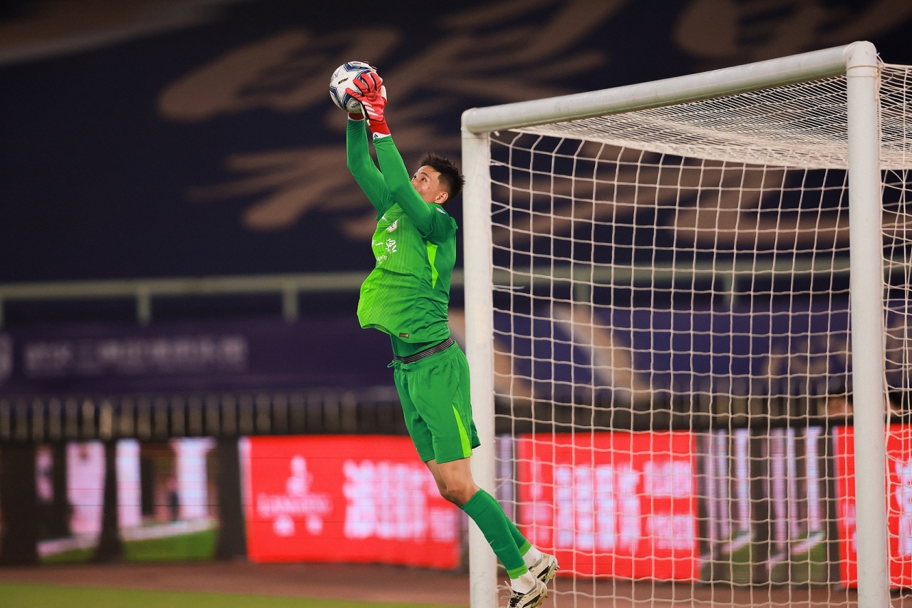 22岁于金永常规时间扑点+点球大战两扑点 泰山6-5三镇晋级8强 22岁于金永常规时间扑点+点球大战两扑点 泰山6-5三镇晋级8强