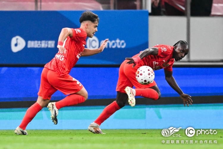 海港0-1泰山 两粒进球被吹难破门