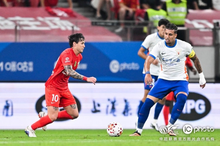 海港0-1泰山 两粒进球被吹难破门
