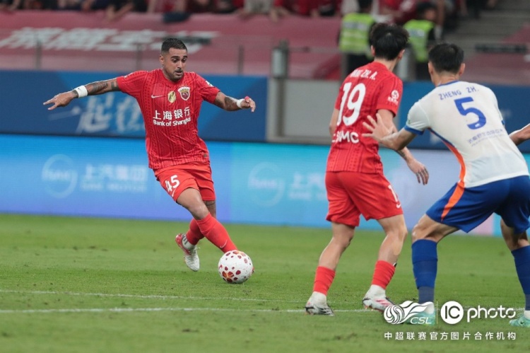 海港0-1泰山 两粒进球被吹难破门