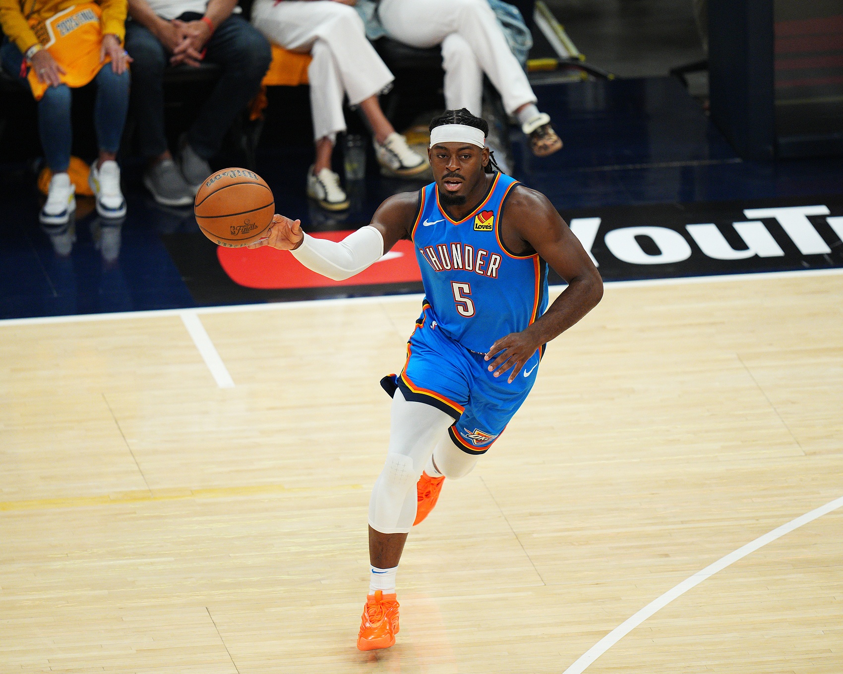 詹姆斯加盟76人跃升第5，雷霆马刺尼克斯居前三，NBA休赛期实力榜巨震