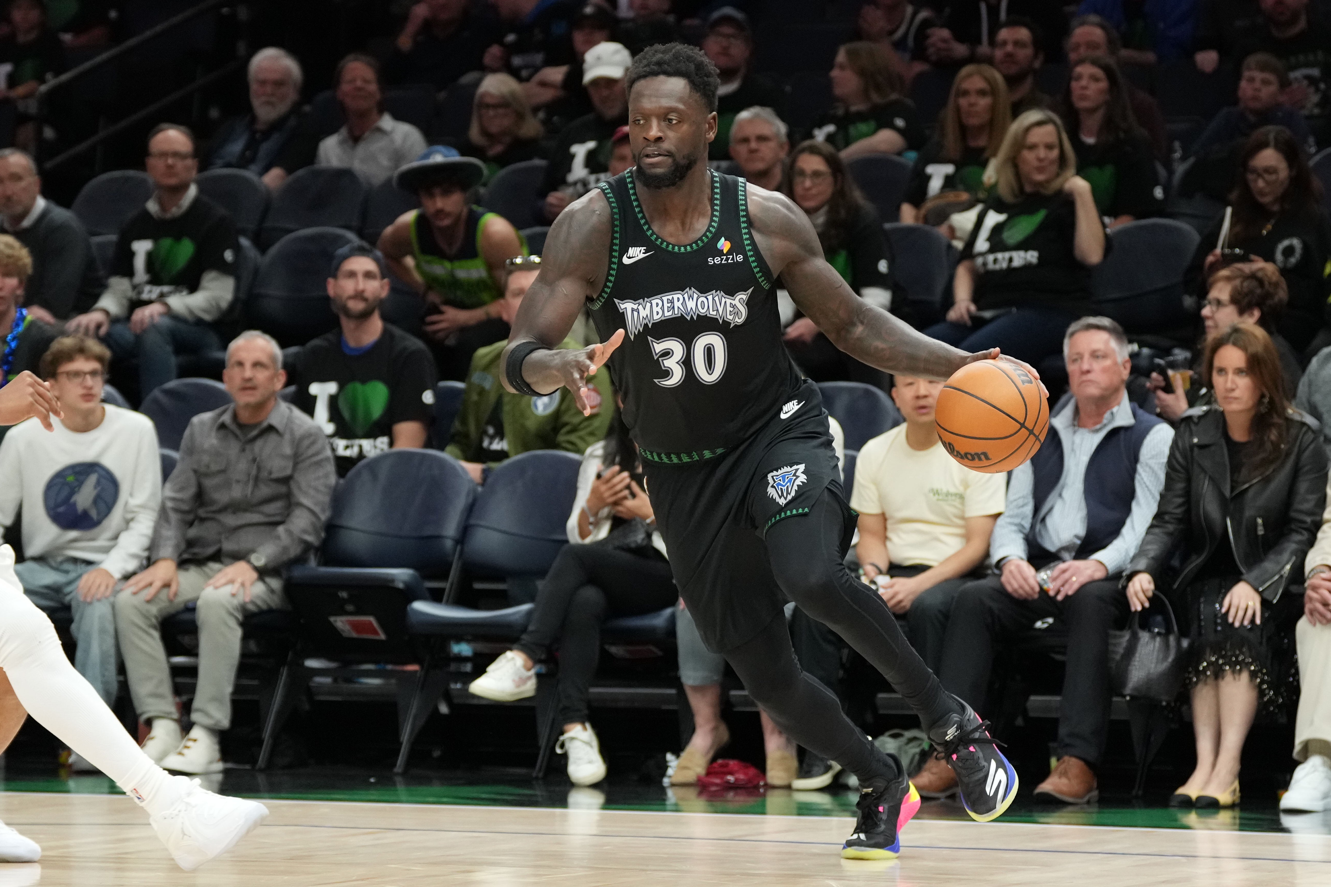 詹姆斯加盟76人跃升第5，雷霆马刺尼克斯居前三，NBA休赛期实力榜巨震