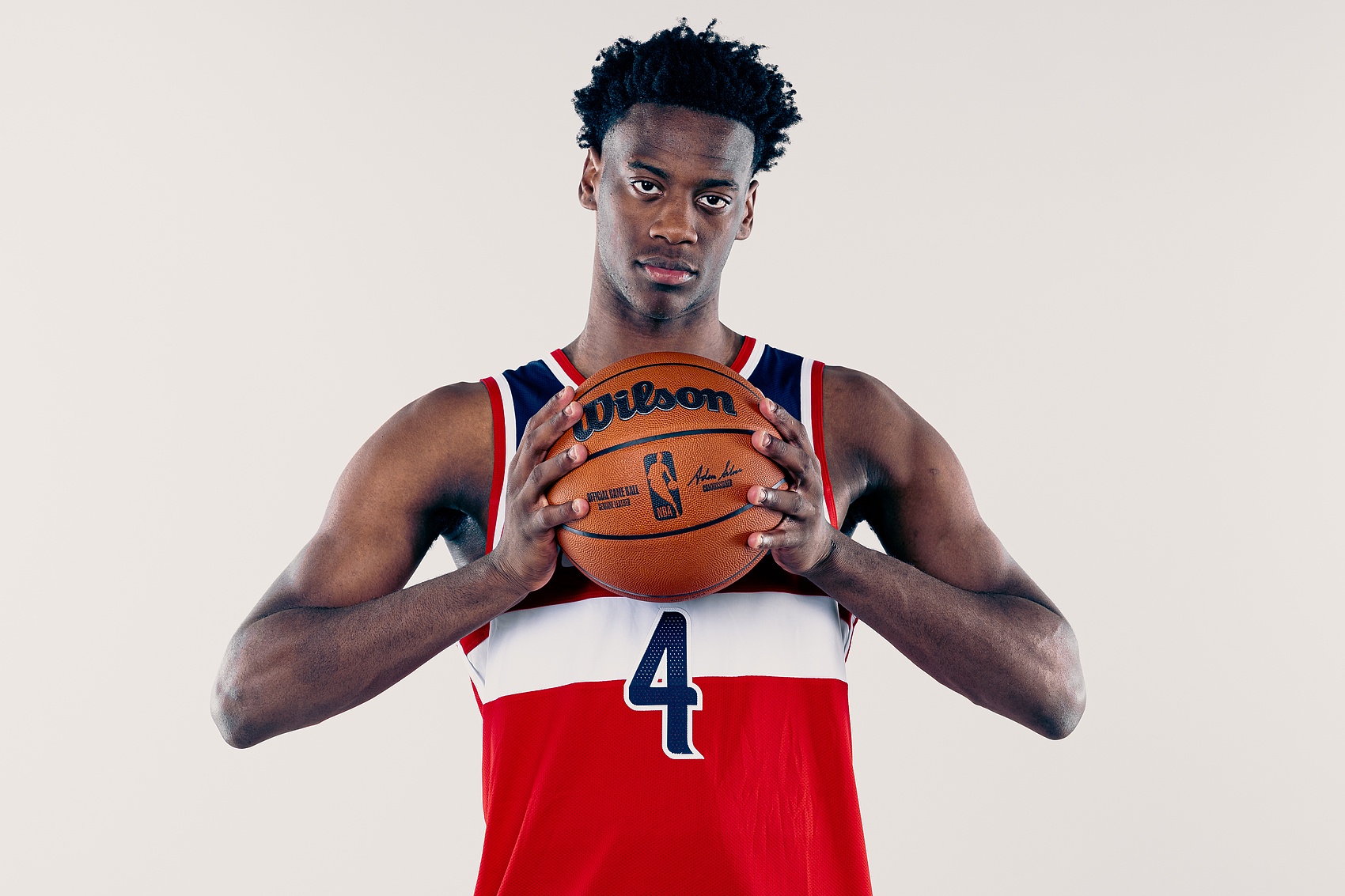 詹姆斯加盟76人跃升第5，雷霆马刺尼克斯居前三，NBA休赛期实力榜巨震