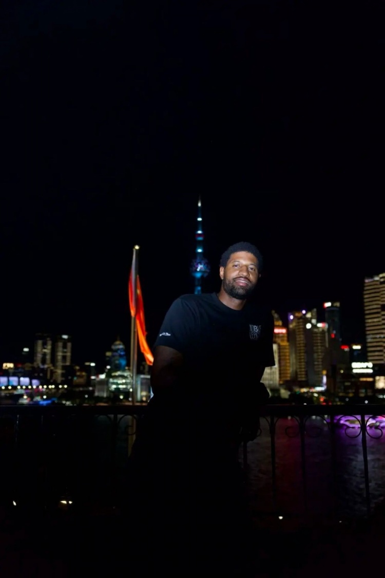 保罗·乔治晒外滩夜景:魔都上海,繁华外滩 保罗·乔治晒外滩夜景:魔都上海,繁华外滩