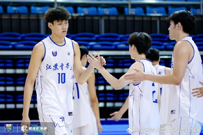 中国U21篮板王吴嘉浩签约西甲穆尔西亚