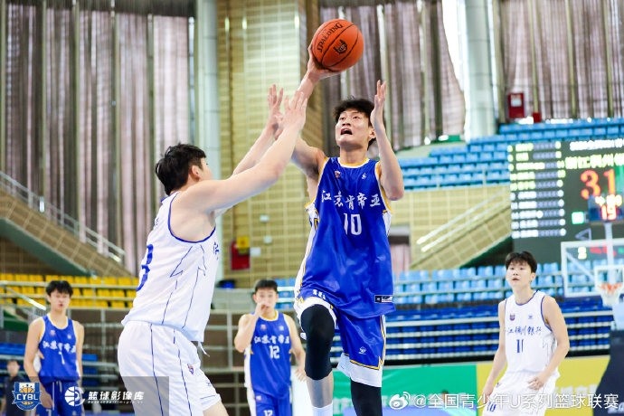 中国U21篮板王吴嘉浩签约西甲穆尔西亚