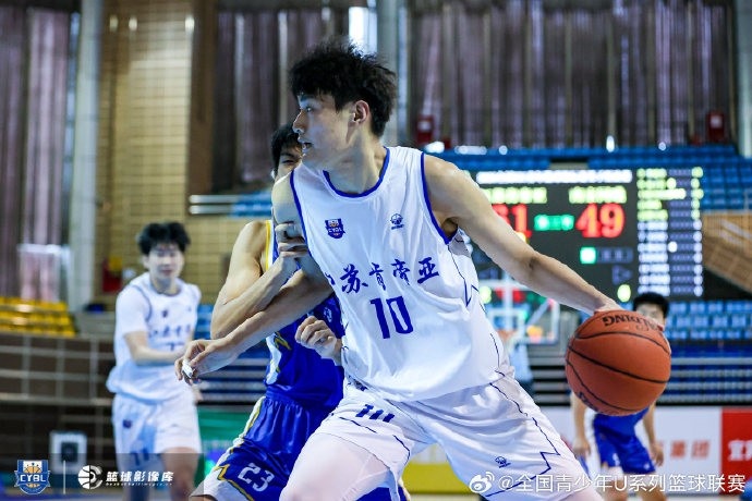 中国U21篮板王吴嘉浩签约西甲穆尔西亚