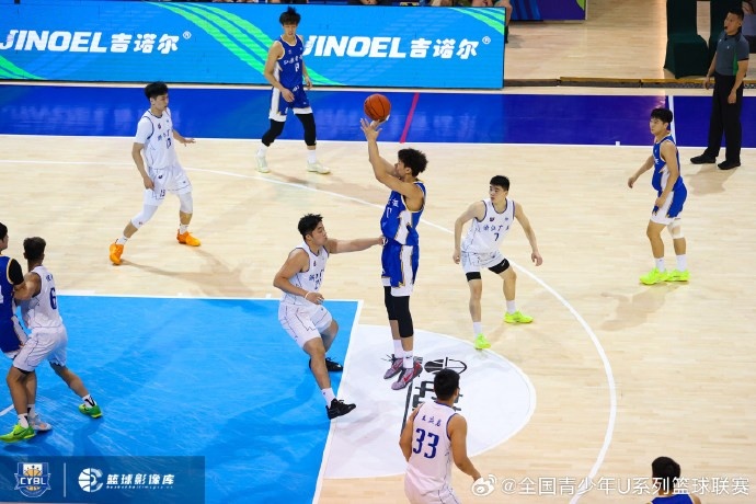 中国U21篮板王吴嘉浩签约西甲穆尔西亚