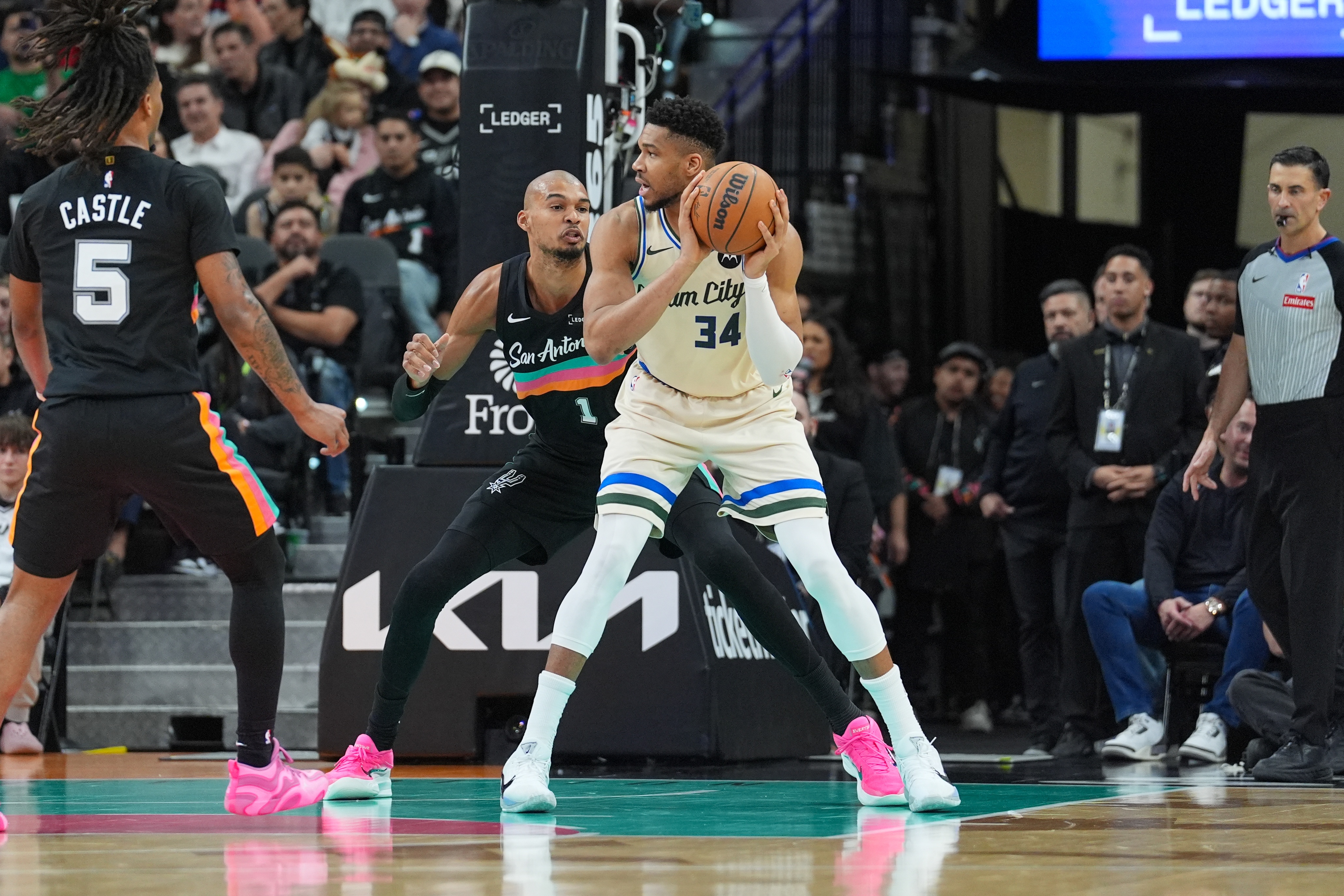 蒂格:文班亚马97分虚高 现在不如字母哥 蒂格:文班亚马97分虚高 现在不如字母哥